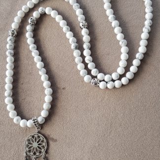 Mâlâ en Howlite