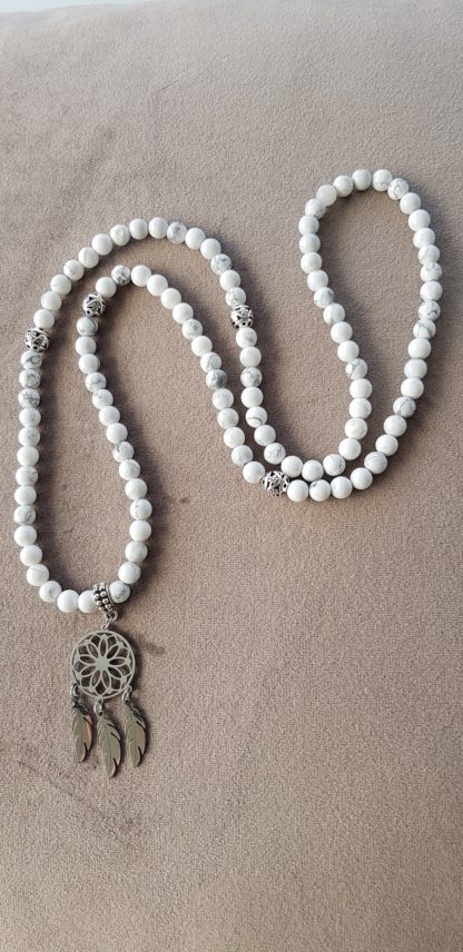 Mâlâ en Howlite