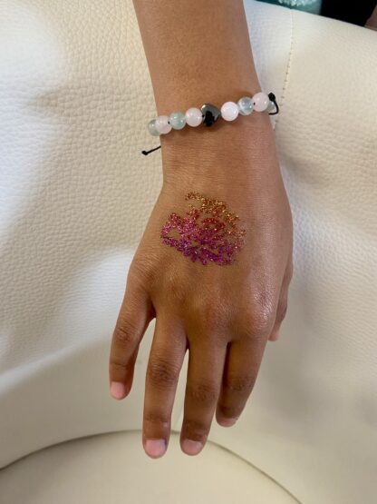 Ateliers anniversaires d’enfants - Fabrication d'un bracelet de lithothérapie – Image 8